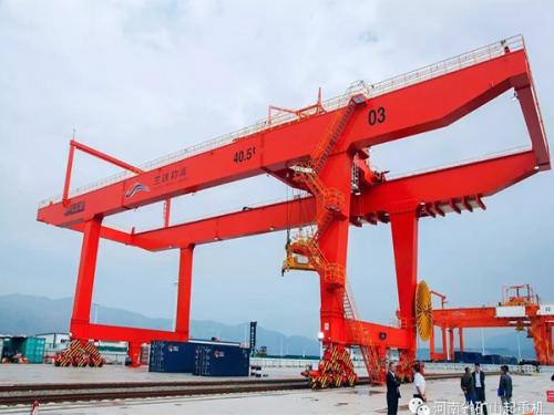 歐式新型雙主梁門式起重機