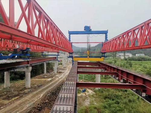 自平衡架橋機重塑現代橋梁施工格局