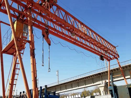 抓斗龍門吊在港口的應(yīng)用 翻轉(zhuǎn)工件用的龍門吊